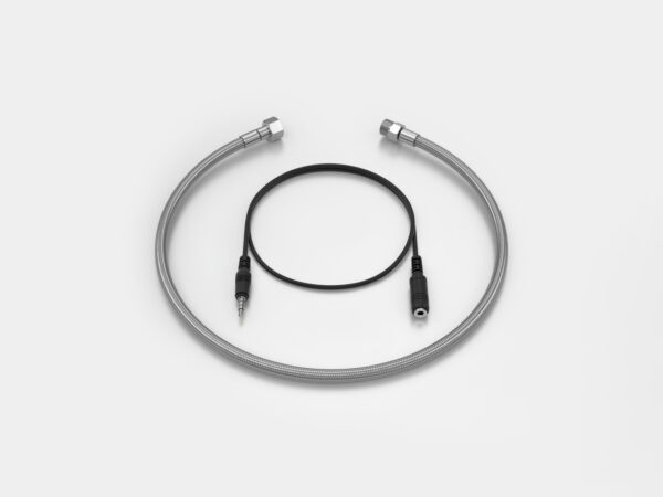 quooker-tank-extension-set-grey-background-1280x960-1.jpg Forlængerslange mellem beholder og hane 100 cm